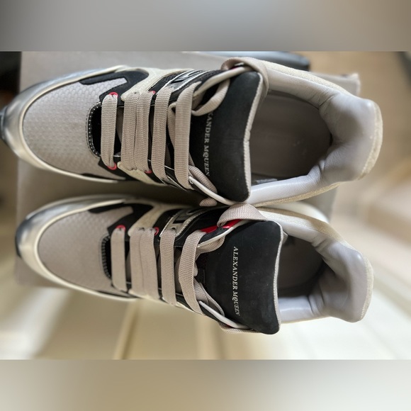 Alexander McQueen Oversized Runner - Picture 3 of 8